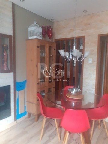 Casa à venda com 2 quartos, 60m², 1 vaga, Rua Nunes no bairro Medianeira em Porto Alegre