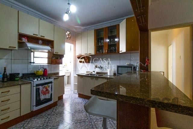 Apartamento à venda com 3 quartos, 110m², 1 vaga, Rua Dona Laura no bairro Rio Branco em Porto Alegre