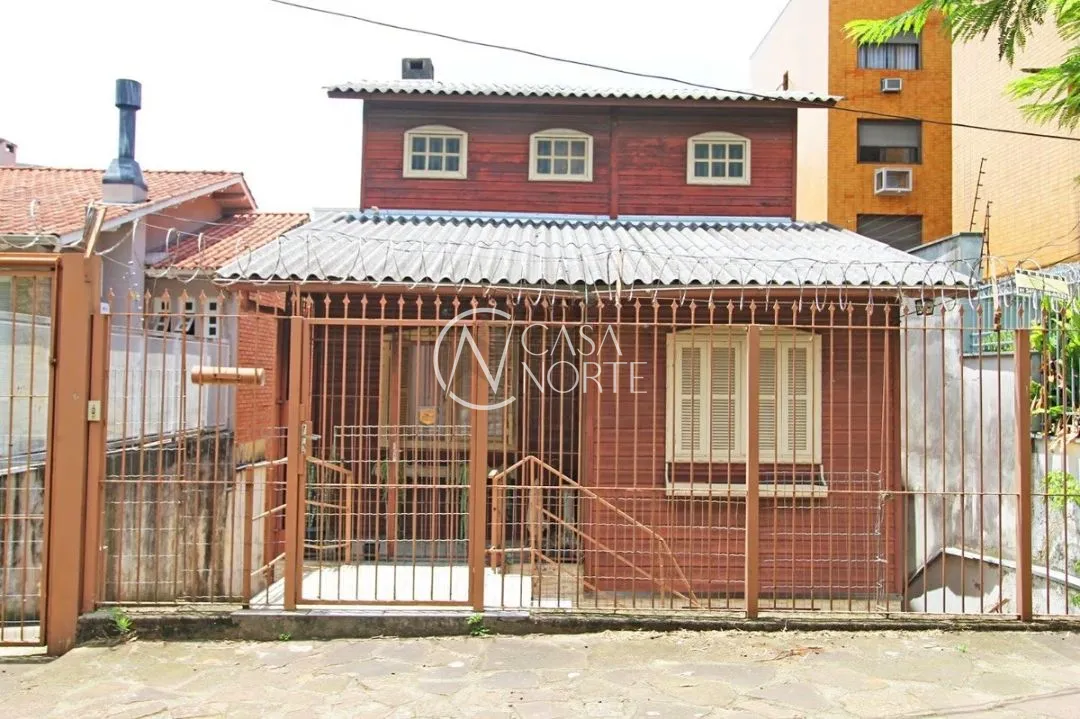 Casa à venda com 3 quartos, 326m², 1 suíte, 2 vagas, Rua Dona Oti no bairro Petrópolis em Porto Alegre