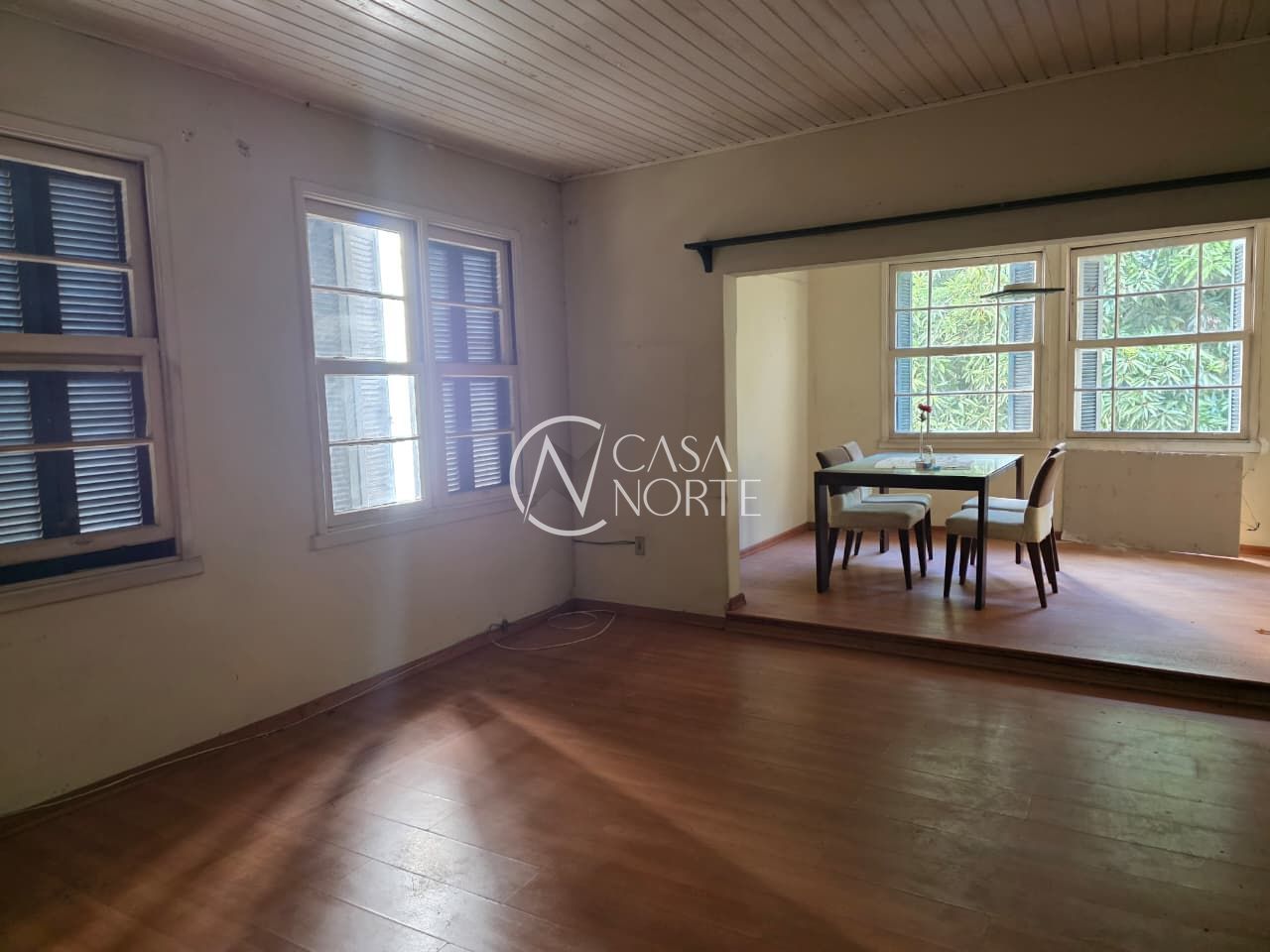 Casa à venda com 6 quartos, 395m², 2 vagas, Rua Dom Pedro II no bairro Higienópolis em Porto Alegre