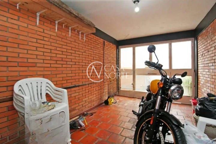 Casa à venda com 3 quartos, 257m², 4 vagas, Avenida Alberto Pasqualini no bairro Jardim Sabará em Porto Alegre