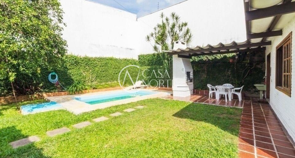 Casa à venda com 4 quartos, 329m², 1 suíte, 3 vagas, Rua João Paetzel no bairro Chácara das Pedras em Porto Alegre
