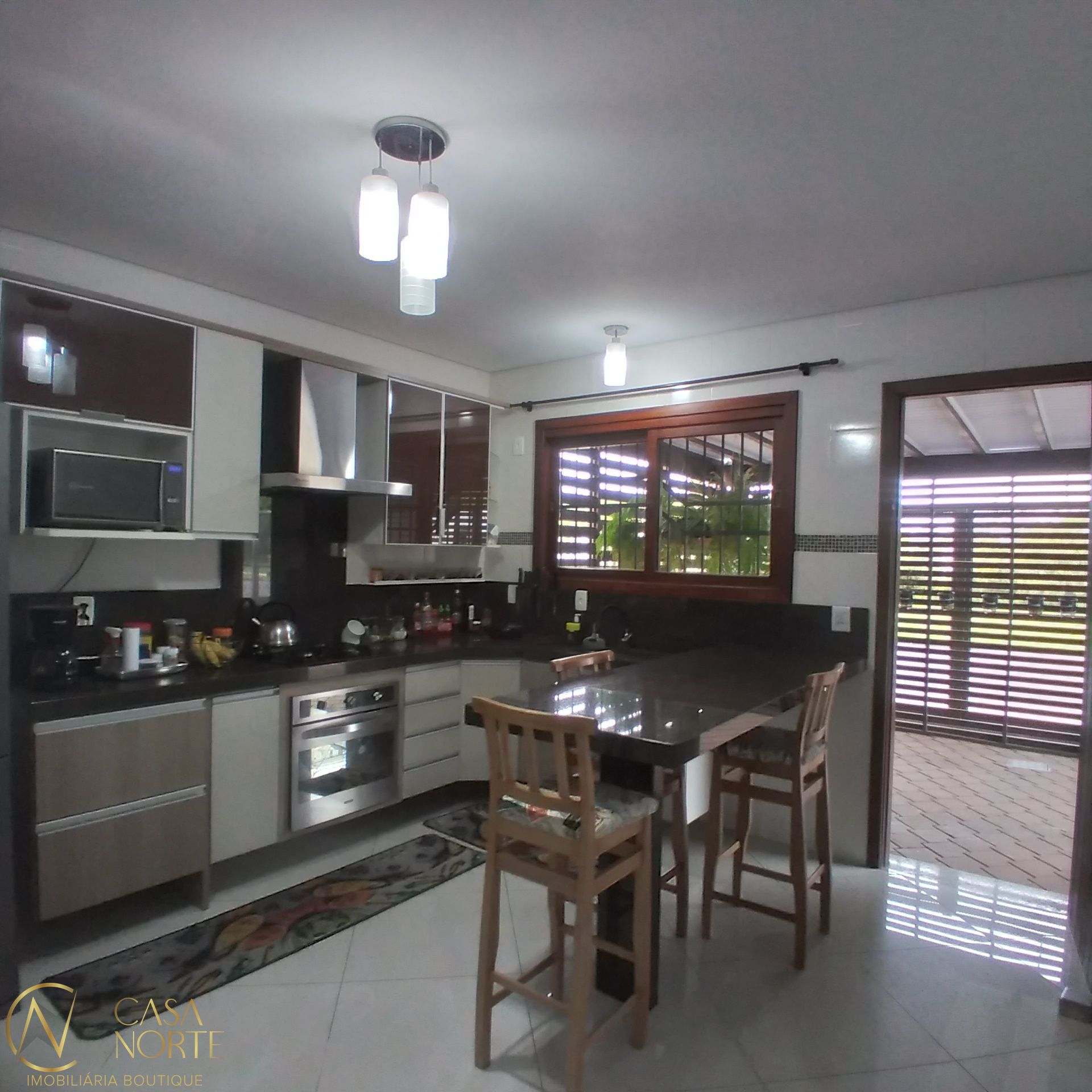 Casa à venda com 3 quartos, 142m², 1 suíte, 2 vagas, Rua Carlos de Britto Velho no bairro Parque Santa Fé em Porto Alegre