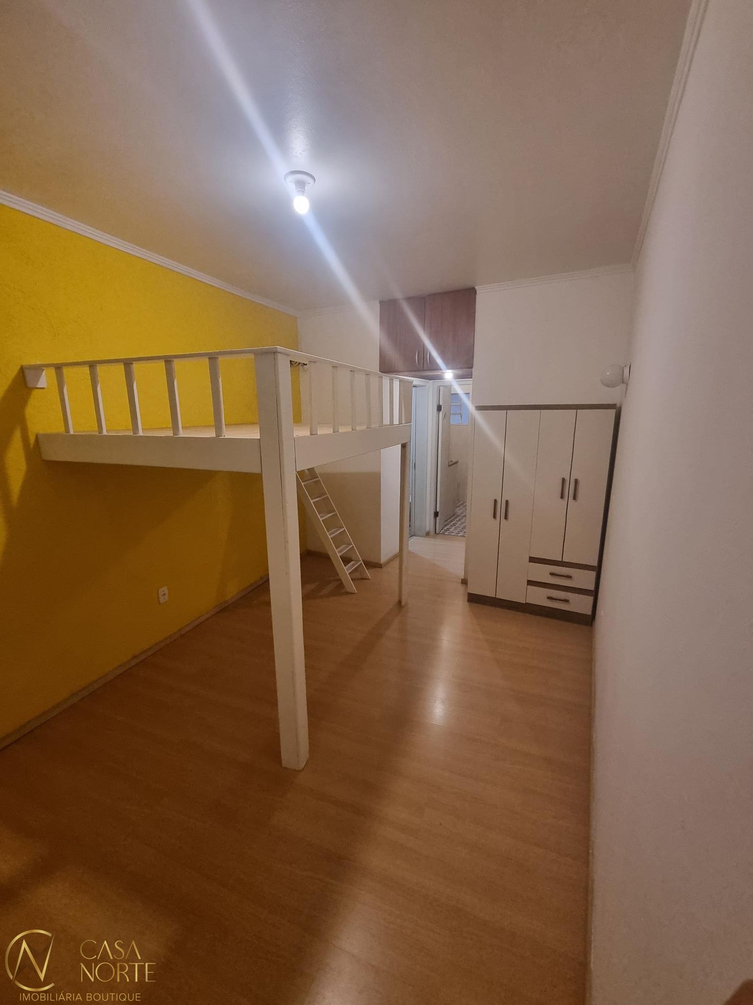 Apartamento à venda com 1 quarto, 27m², Rua Santo Antônio no bairro Floresta em Porto Alegre