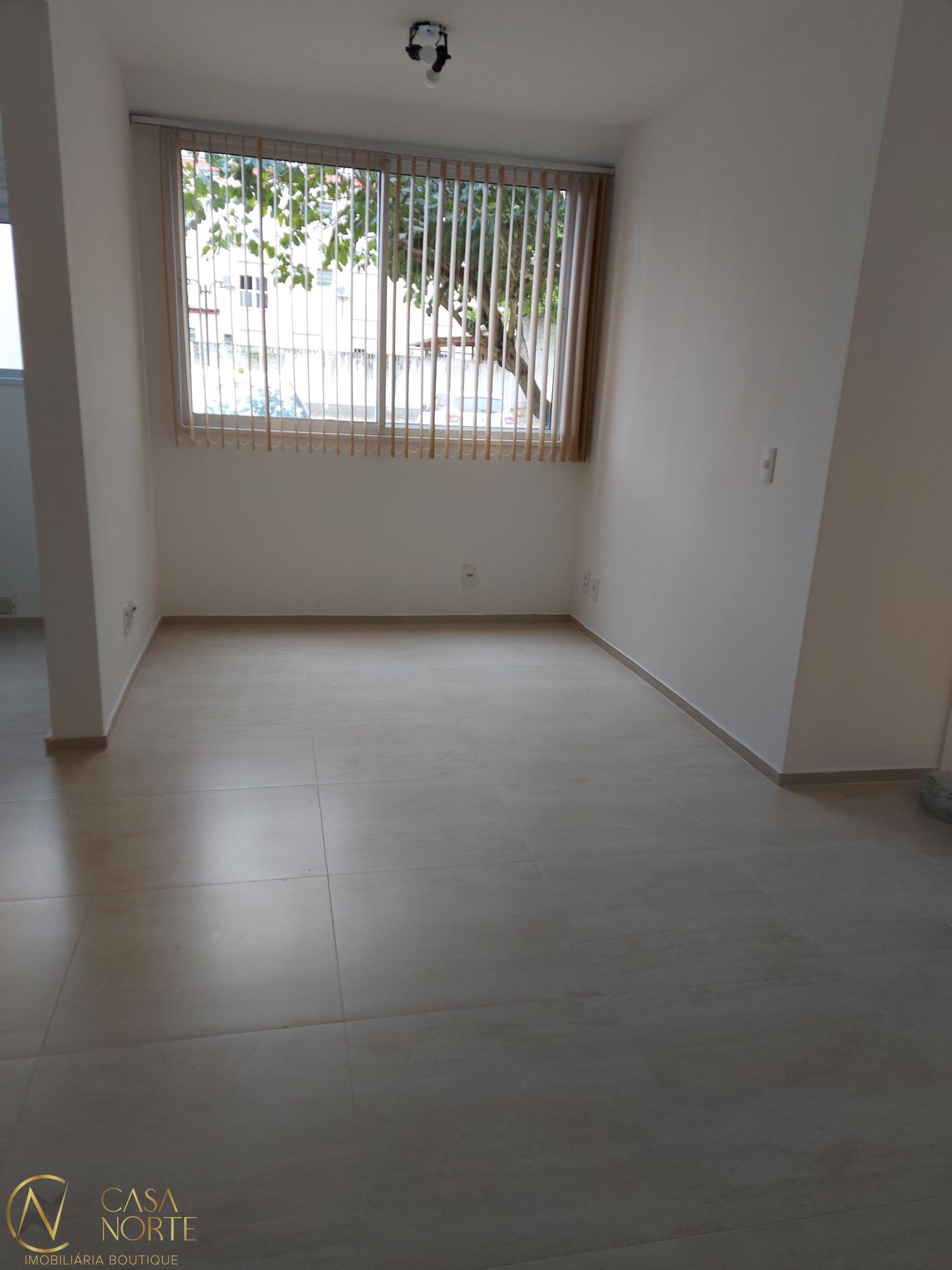 Apartamento à venda com 2 quartos, 45m², 1 vaga, Avenida Juca Batista no bairro Cavalhada em Porto Alegre