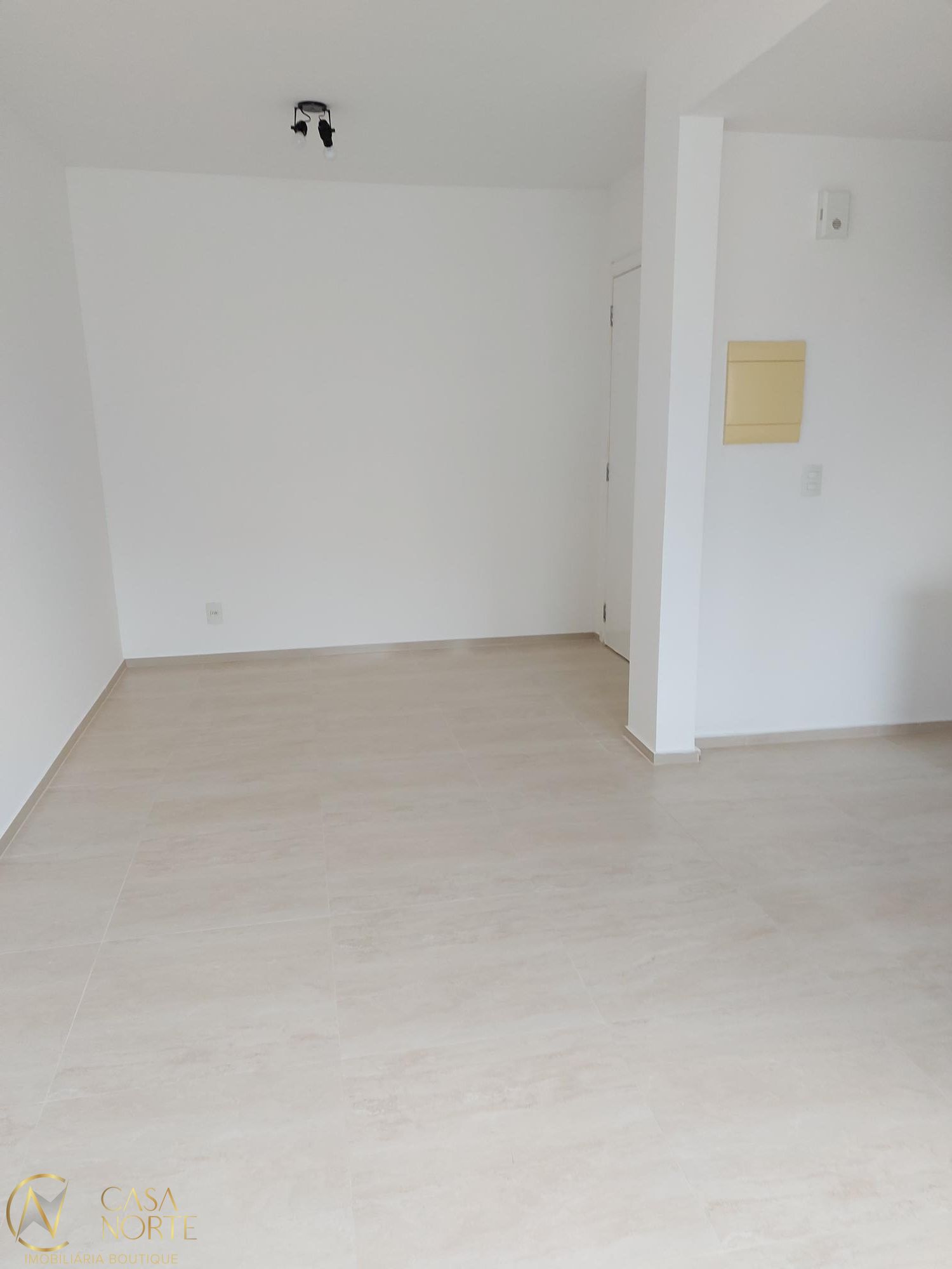 Apartamento à venda com 2 quartos, 45m², 1 vaga, Avenida Juca Batista no bairro Cavalhada em Porto Alegre