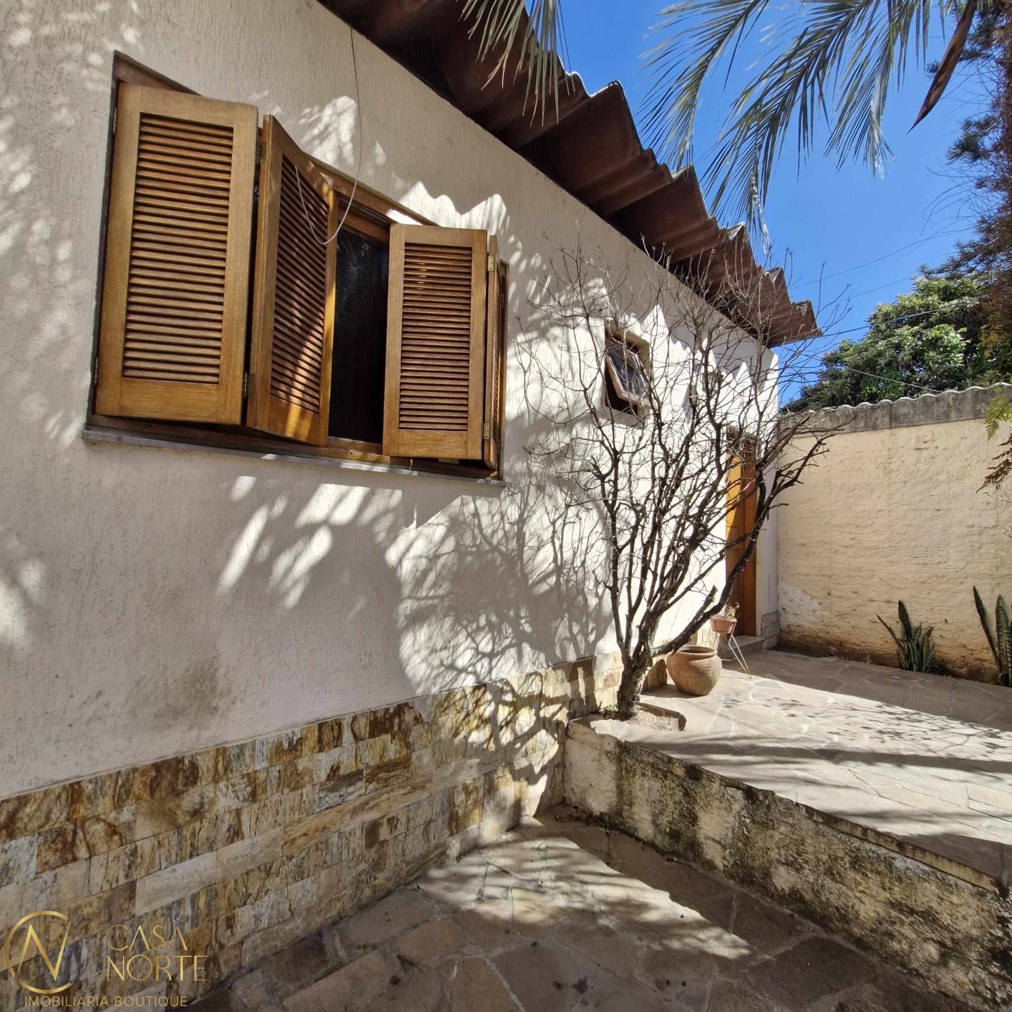 Casa à venda com 4 quartos, 129m², 1 vaga, Rua Doutor Pereira Neto no bairro Tristeza em Porto Alegre