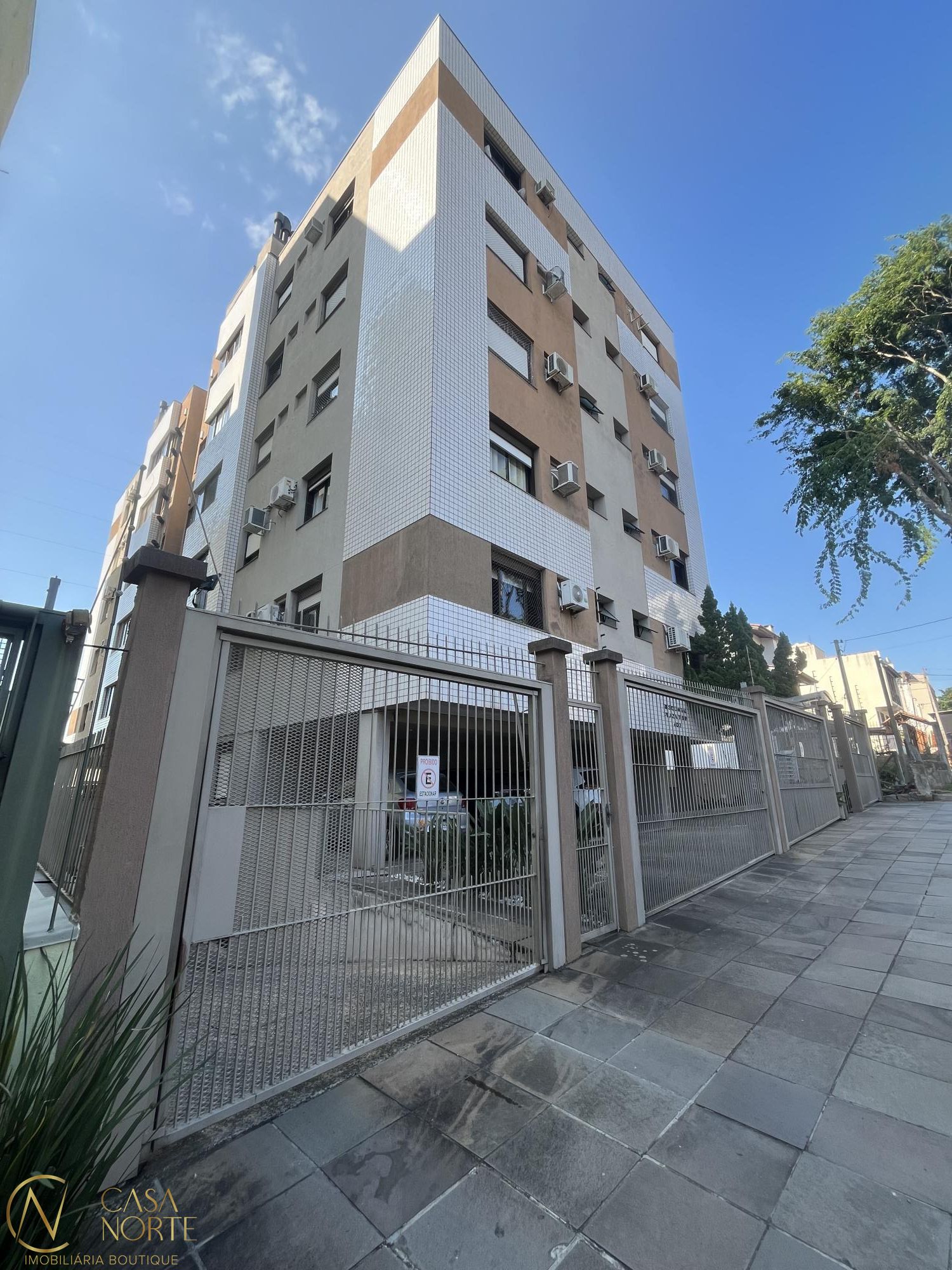 Apartamento à venda com 3 quartos, 81m², 1 suíte, 2 vagas, Rua Roque Calage no bairro Passo da Areia em Porto Alegre