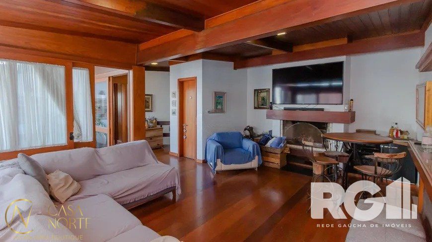 Cobertura à venda com 4 quartos, 217m², 3 suítes, 2 vagas, Avenida Mariland - de 851 a 1089 - Lado Ímpar no bairro Auxiliadora em Porto Alegre
