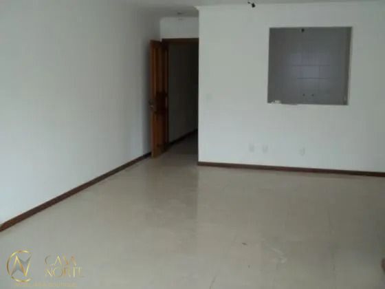 Apartamento Garden à venda com 3 quartos, 119m², 1 suíte, 2 vagas, Rua João de Magalhães no bairro Passo da Areia em Porto Alegre