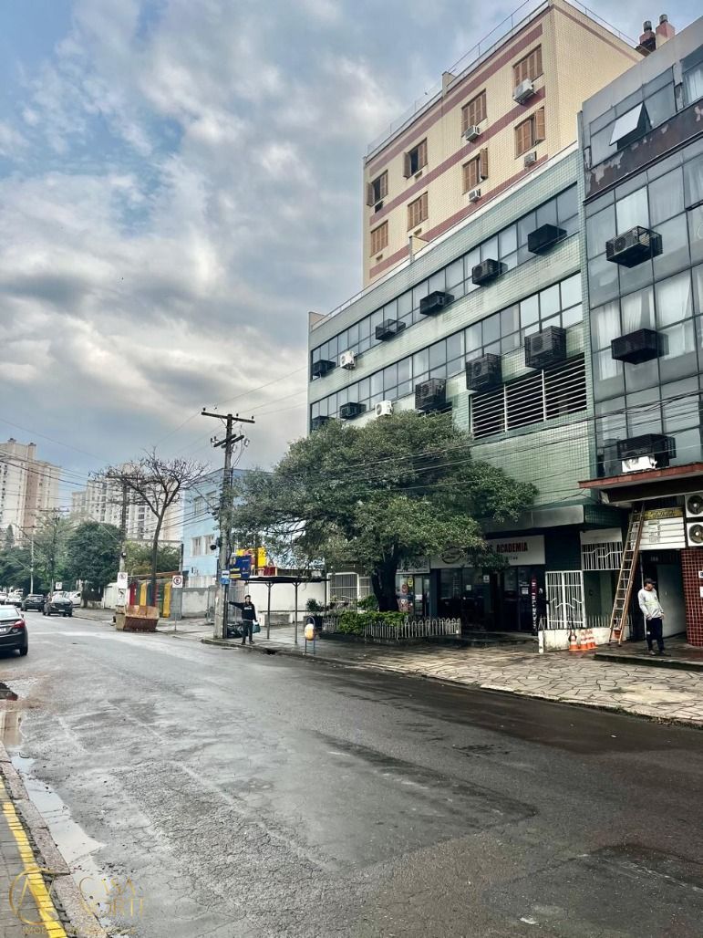Sala Comercial à venda , 27m², Rua Jari no bairro Passo da Areia em Porto Alegre