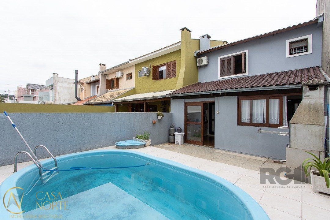Casa à venda com 2 quartos, 111m², 2 suítes, 2 vagas, Rua Alexandre de Gusmao no bairro Hípica em Porto Alegre