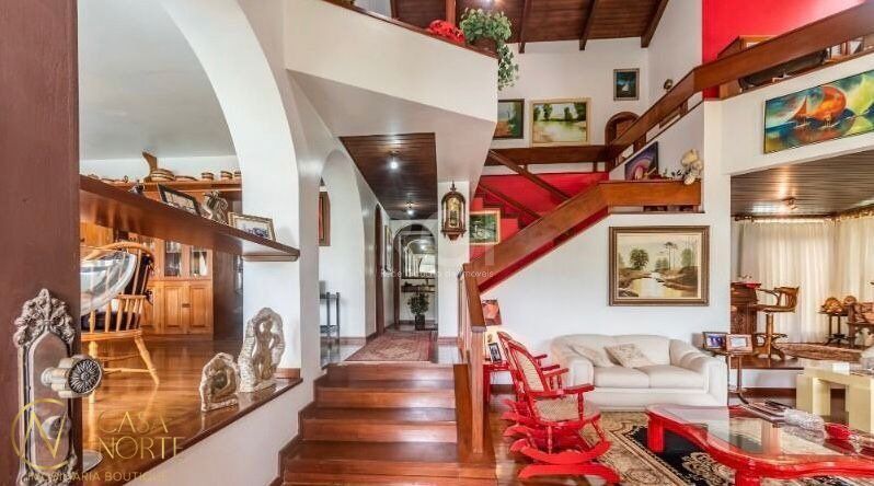 Casa à venda com 3 quartos, 456m², 2 suítes, 2 vagas, Rua Guato no bairro Vila Assunção em Porto Alegre