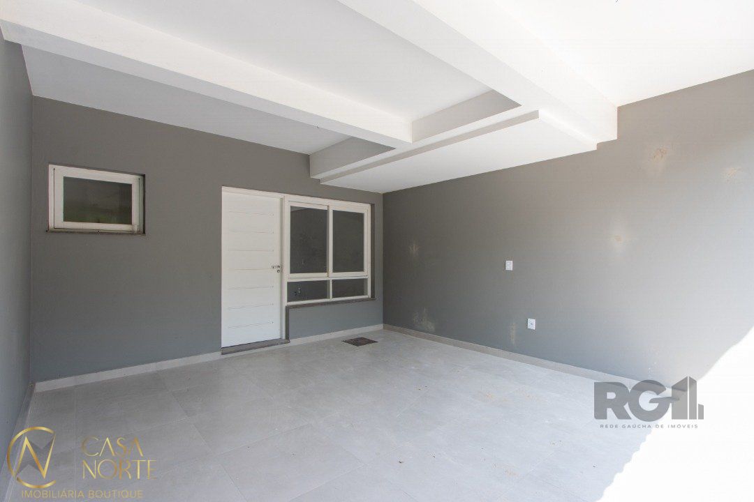 Sobrado à venda com 3 quartos, 182m², 3 suítes, 4 vagas, Rua Ari Peixoto Martins no bairro Espírito Santo em Porto Alegre
