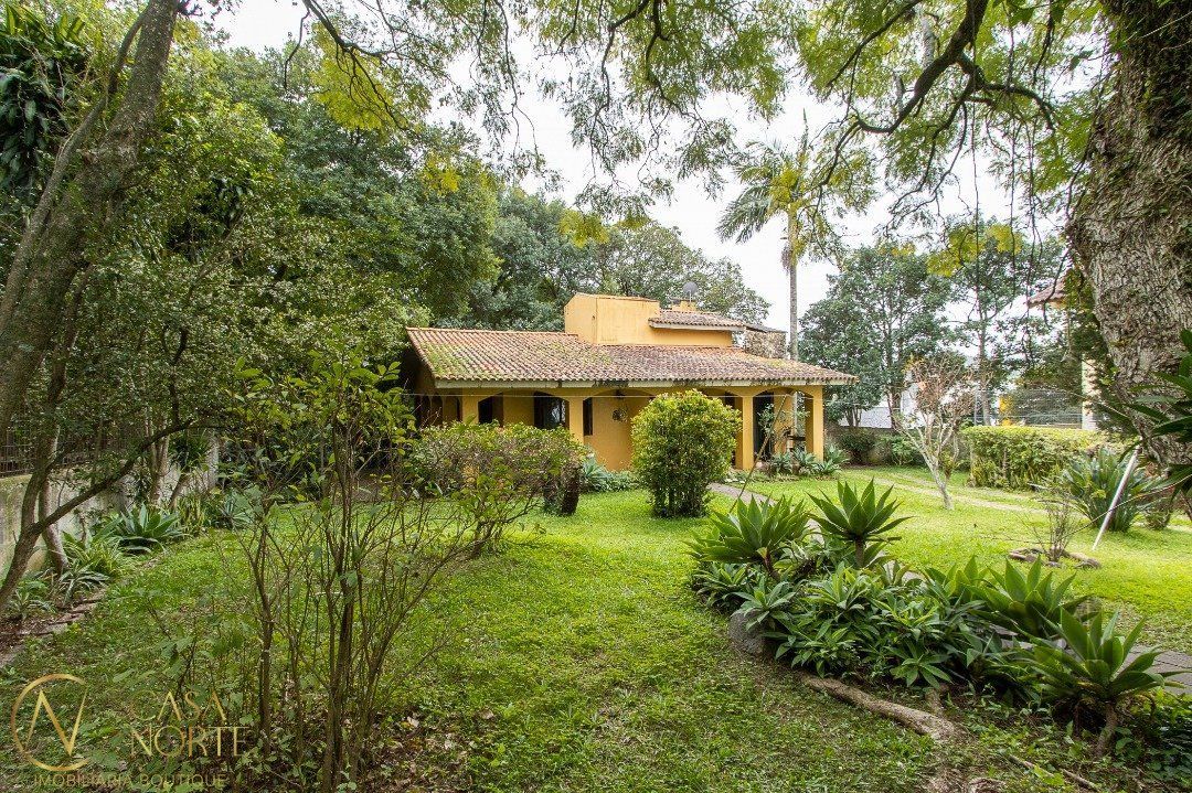 Casa à venda com 2 quartos, 164m², 2 vagas, Avenida da Cavalhada no bairro Cavalhada em Porto Alegre