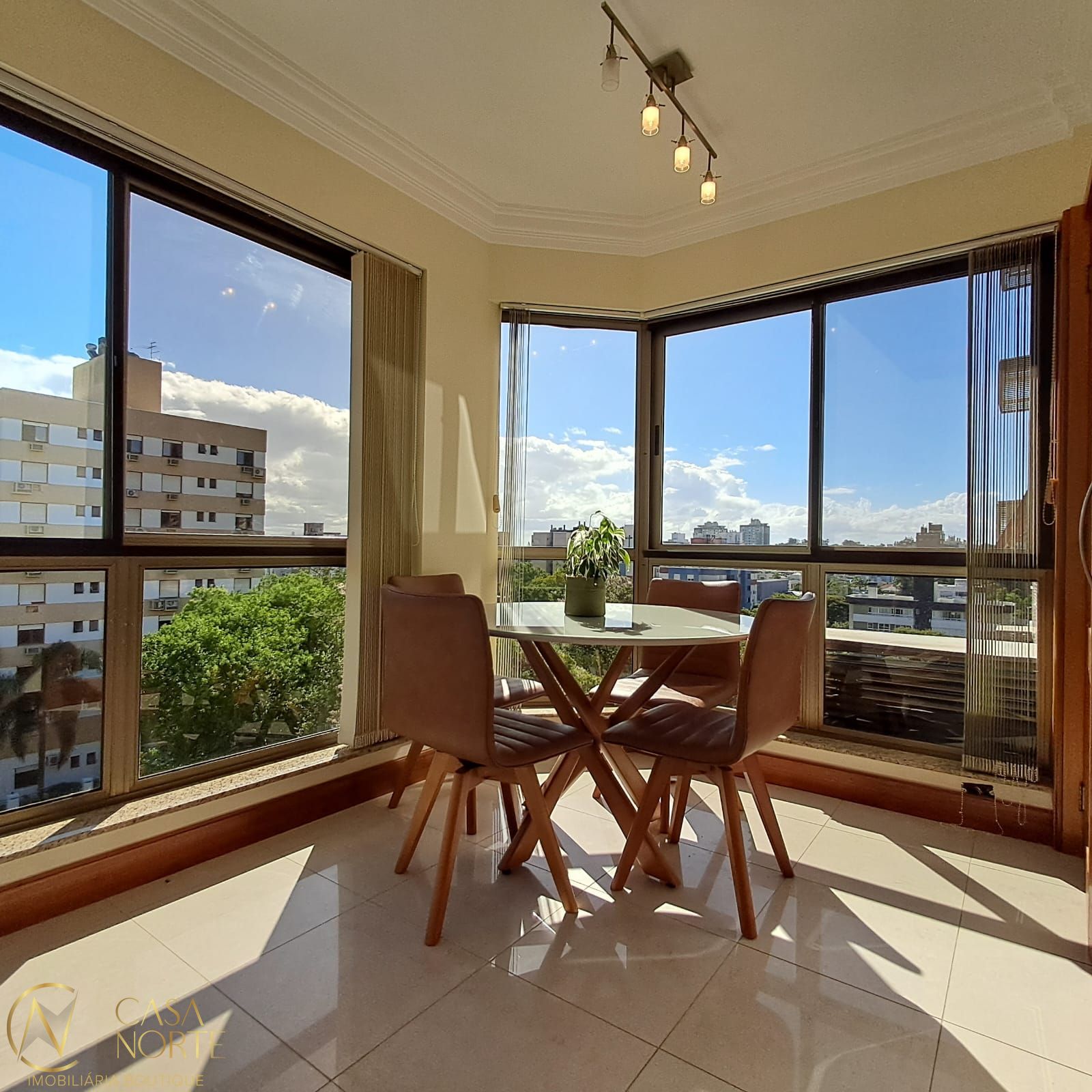 Apartamento à venda com 3 quartos, 154m², 1 suíte, 4 vagas, Rua Doutor Pereira Neto no bairro Tristeza em Porto Alegre