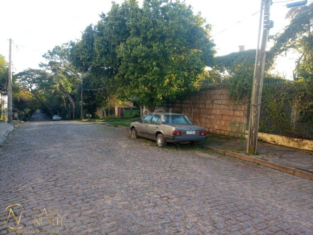 Terreno à venda  com 305m², Rua Padre João Batista Reus no bairro Camaquã em Porto Alegre