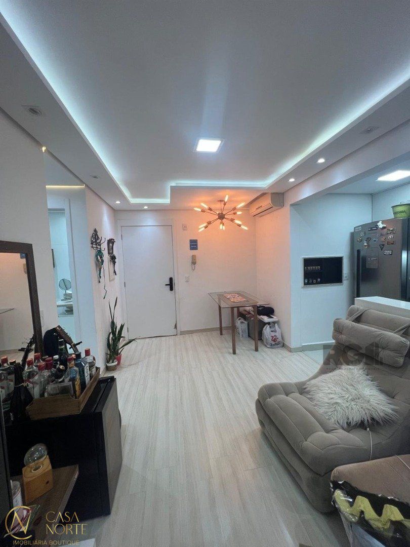 Apartamento à venda com 2 quartos, 57m², 1 suíte, 1 vaga, Rua Walton Pontes Carpes no bairro Vila Nova em Porto Alegre