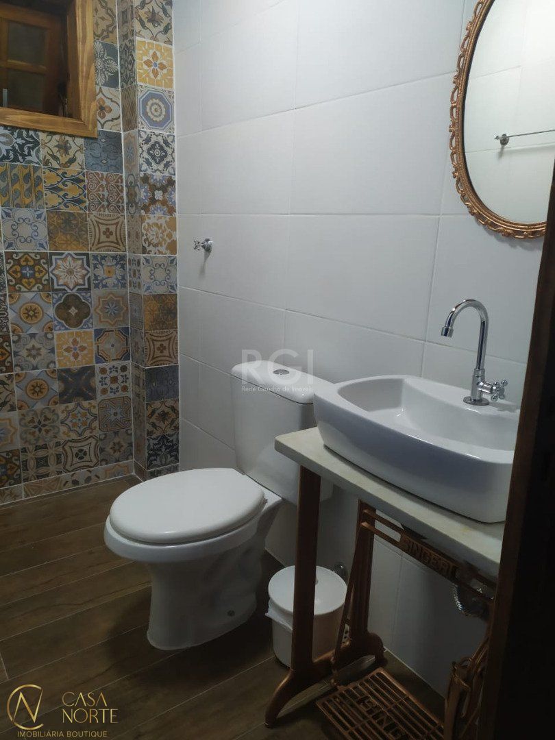 Casa à venda com 3 quartos, 130m², 1 suíte, 3 vagas, Rua Tapera no bairro Hípica em Porto Alegre