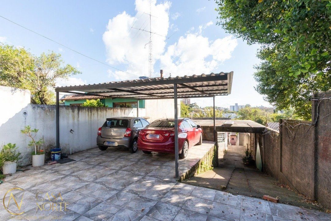 Casa à venda com 6 quartos, 240m², 3 suítes, 2 vagas, Avenida Ester no bairro Glória em Porto Alegre
