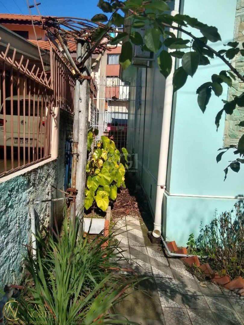 Casa à venda com 2 quartos, 165m², 4 vagas, Rua Miguel Couto no bairro Menino Deus em Porto Alegre