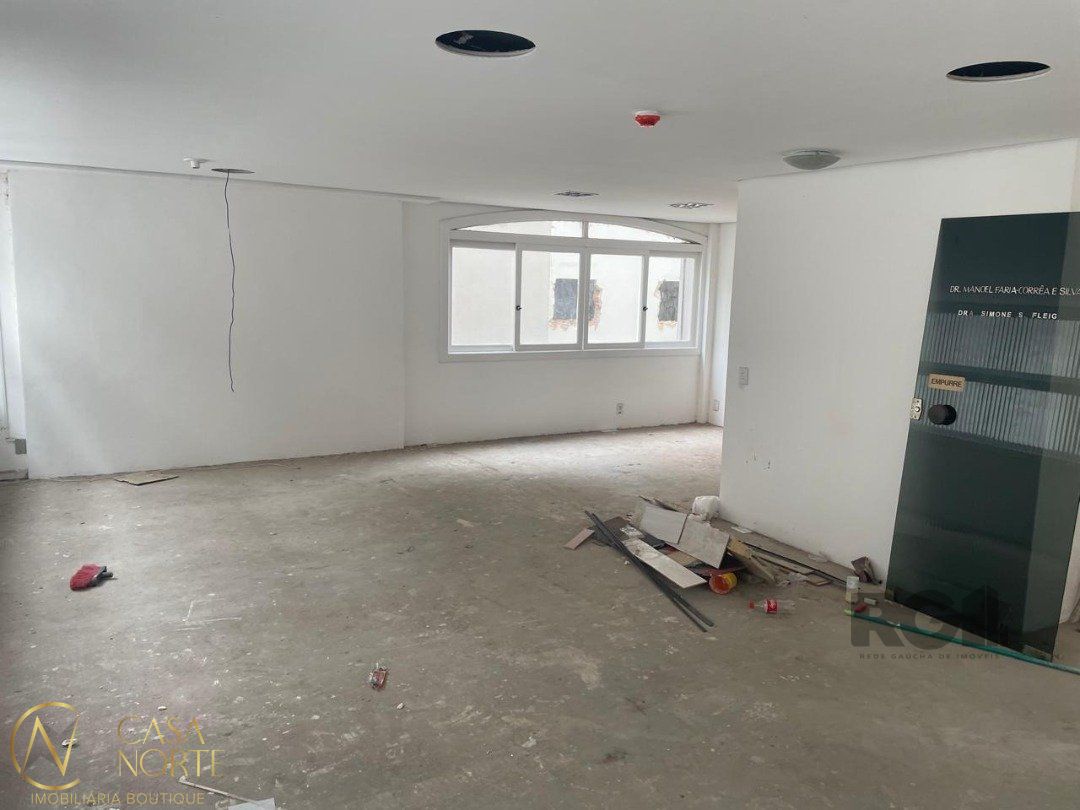 Sala Comercial à venda com 1 quarto, 70m², Rua Comendador Caminha no bairro Moinhos de Vento em Porto Alegre