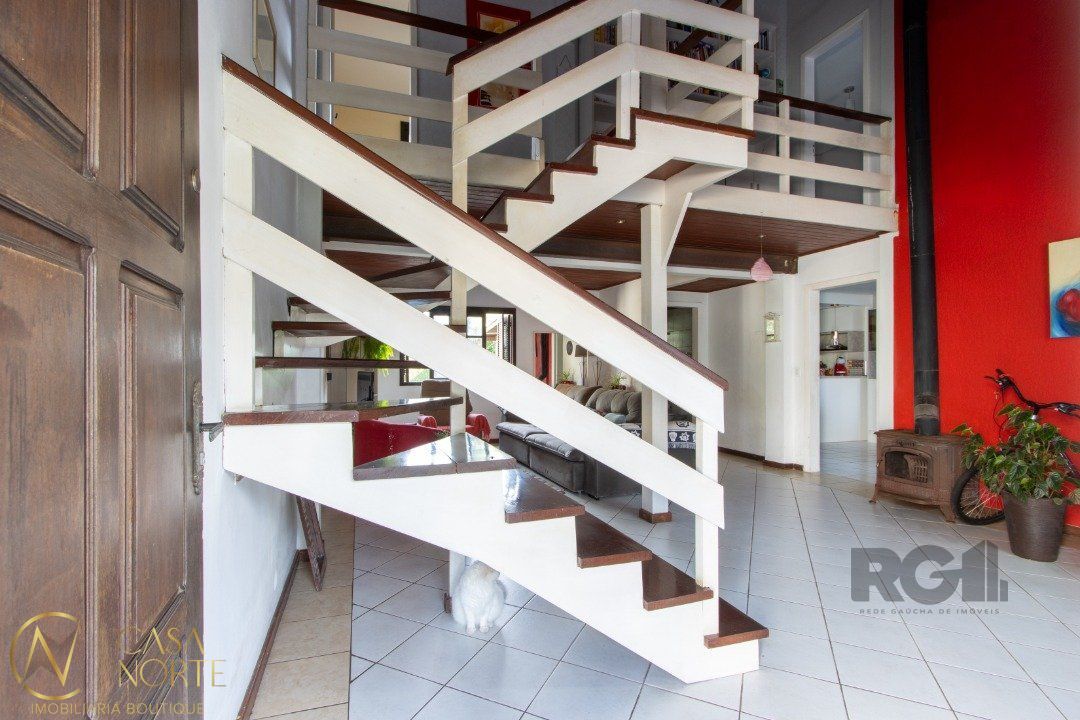 Casa à venda com 3 quartos, 179m², 1 suíte, 5 vagas, Rua Padre João Batista Reus no bairro Camaquã em Porto Alegre