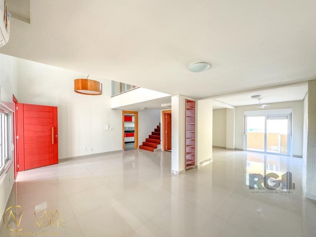 Casa de Condomínio à venda com 3 quartos, 297m², 1 suíte, 2 vagas, Rua Professor Antônio José Remiao no bairro Espírito Santo em Porto Alegre