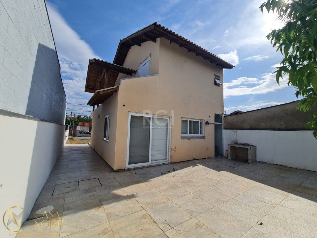 Casa à venda com 2 quartos, 106m², 1 suíte, 4 vagas, Rua Agenor Mendes Ouriques no bairro Serraria em Porto Alegre