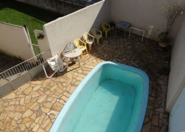 Casa à venda com 3 quartos, 160m², Avenida São Borja no bairro Nonoai em Porto Alegre