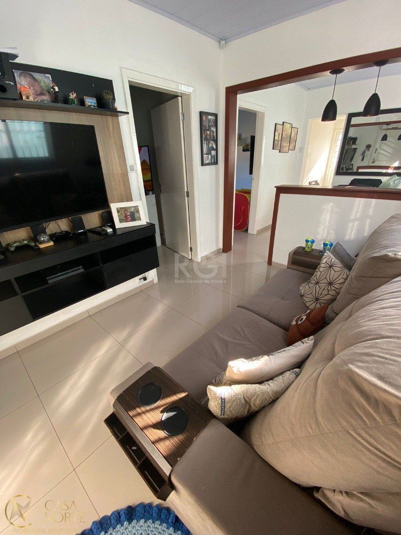 Casa à venda com 3 quartos, 134m², 5 vagas, Rua Amapa no bairro Vila Nova em Porto Alegre