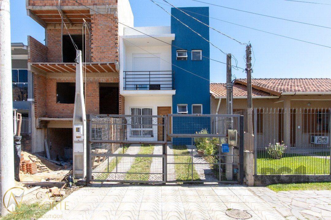 Sobrado à venda com 3 quartos, 142m², 1 suíte, 2 vagas, Rua Antônio Joséphino Perrone no bairro Espírito Santo em Porto Alegre