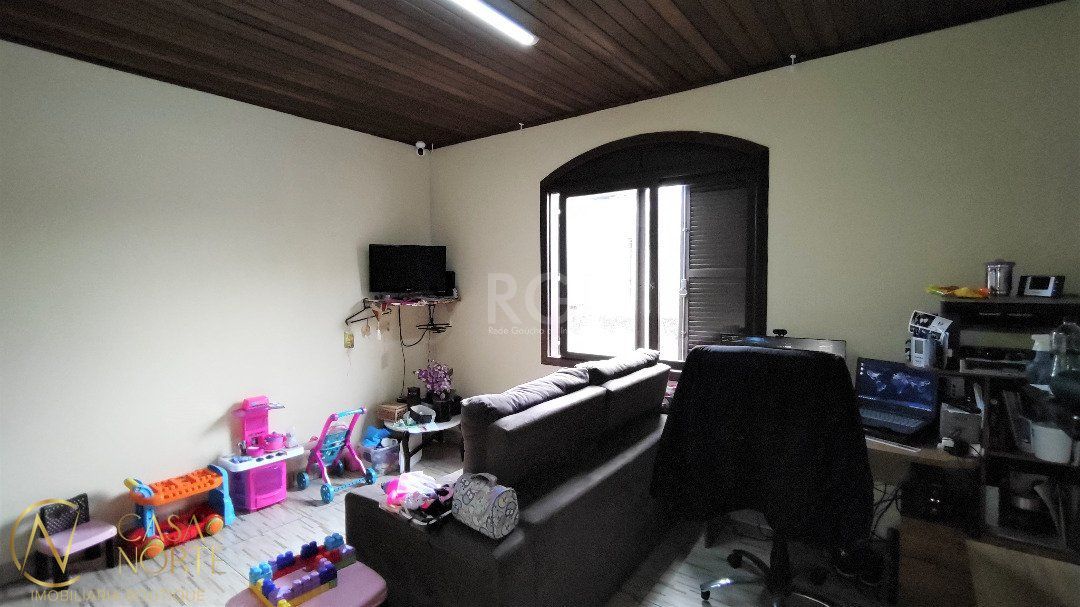 Casa à venda com 2 quartos, 90m², 6 vagas, Rua Sezefredo Ignacio de Oliveira no bairro Passo das Pedras em Porto Alegre