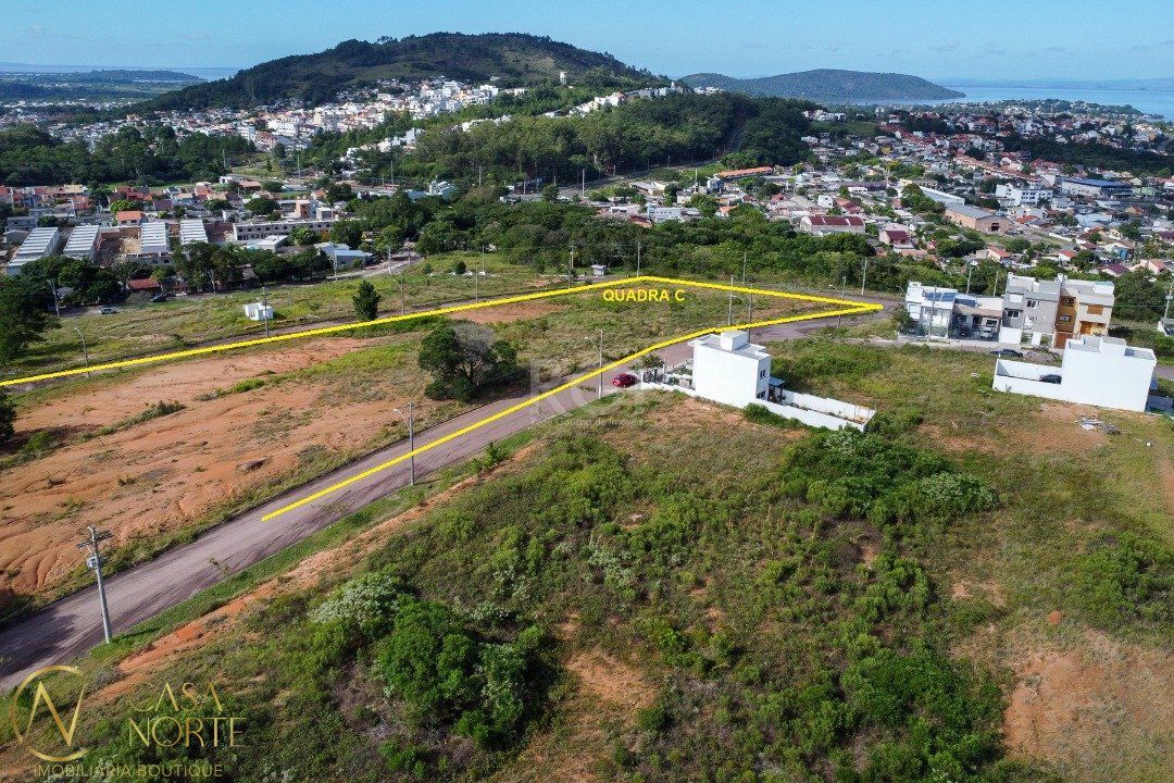 Terreno à venda  com 300m², Estrada Cristiano Kraemer no bairro Vila Nova em Porto Alegre