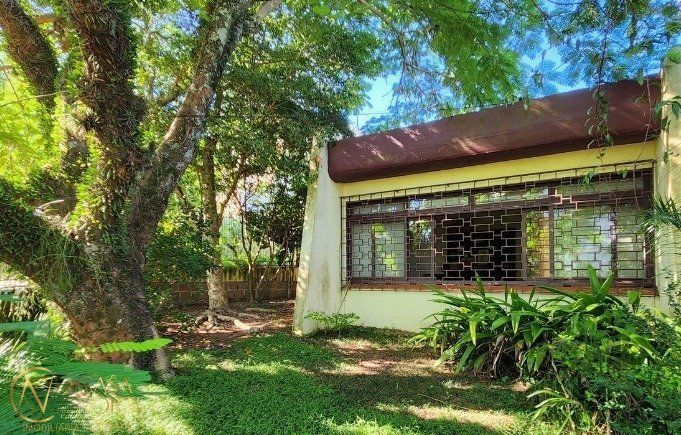 Casa à venda com 4 quartos, 160m², 1 suíte, 3 vagas, Rua Miguel Couto no bairro Menino Deus em Porto Alegre