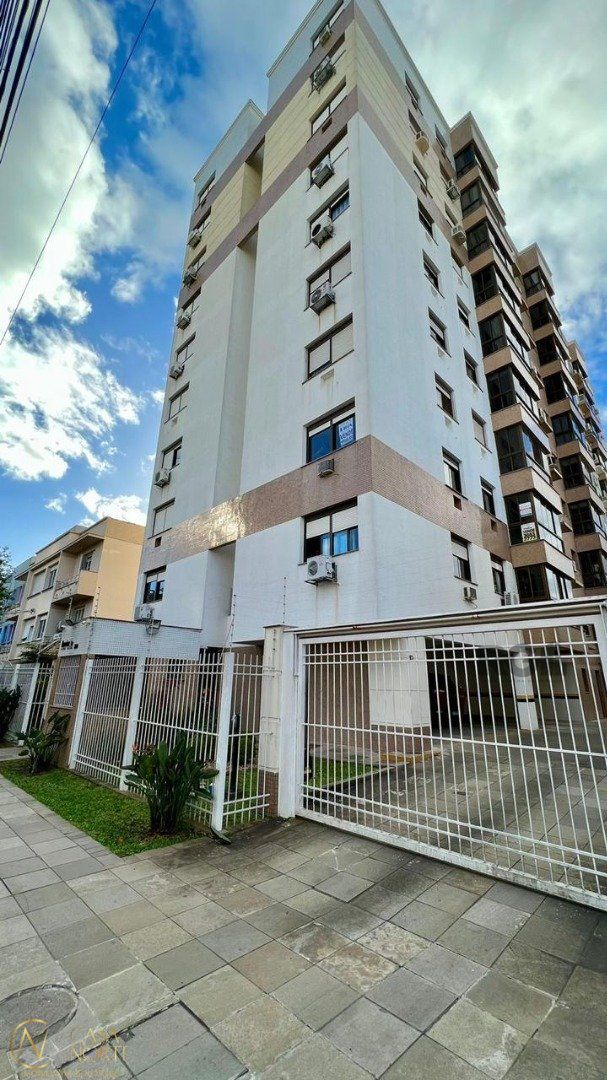 Apartamento à venda com 3 quartos, 83m², 1 suíte, 1 vaga, Rua Domingos Crescencio no bairro Santana em Porto Alegre