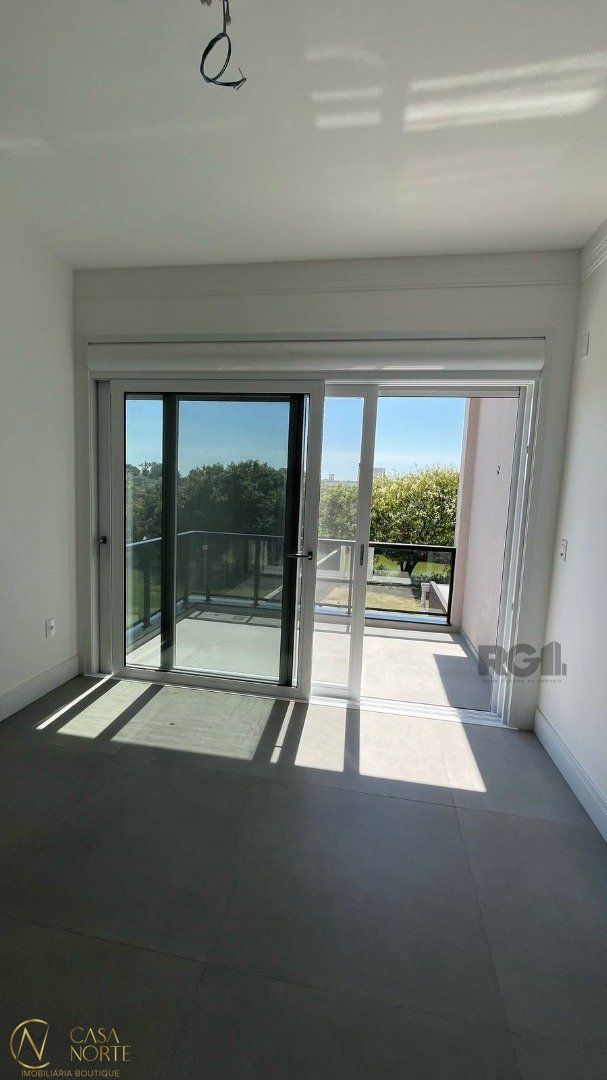 Casa de Condomínio à venda com 5 quartos, 560m², 5 suítes, 4 vagas, Avenida Juca Batista no bairro Chapéu do Sol em Porto Alegre