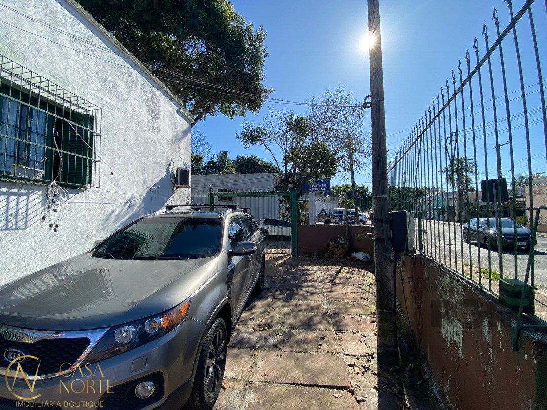 Casa à venda com 3 quartos, 100m², 1 vaga, Rua Coronel Neves no bairro Medianeira em Porto Alegre