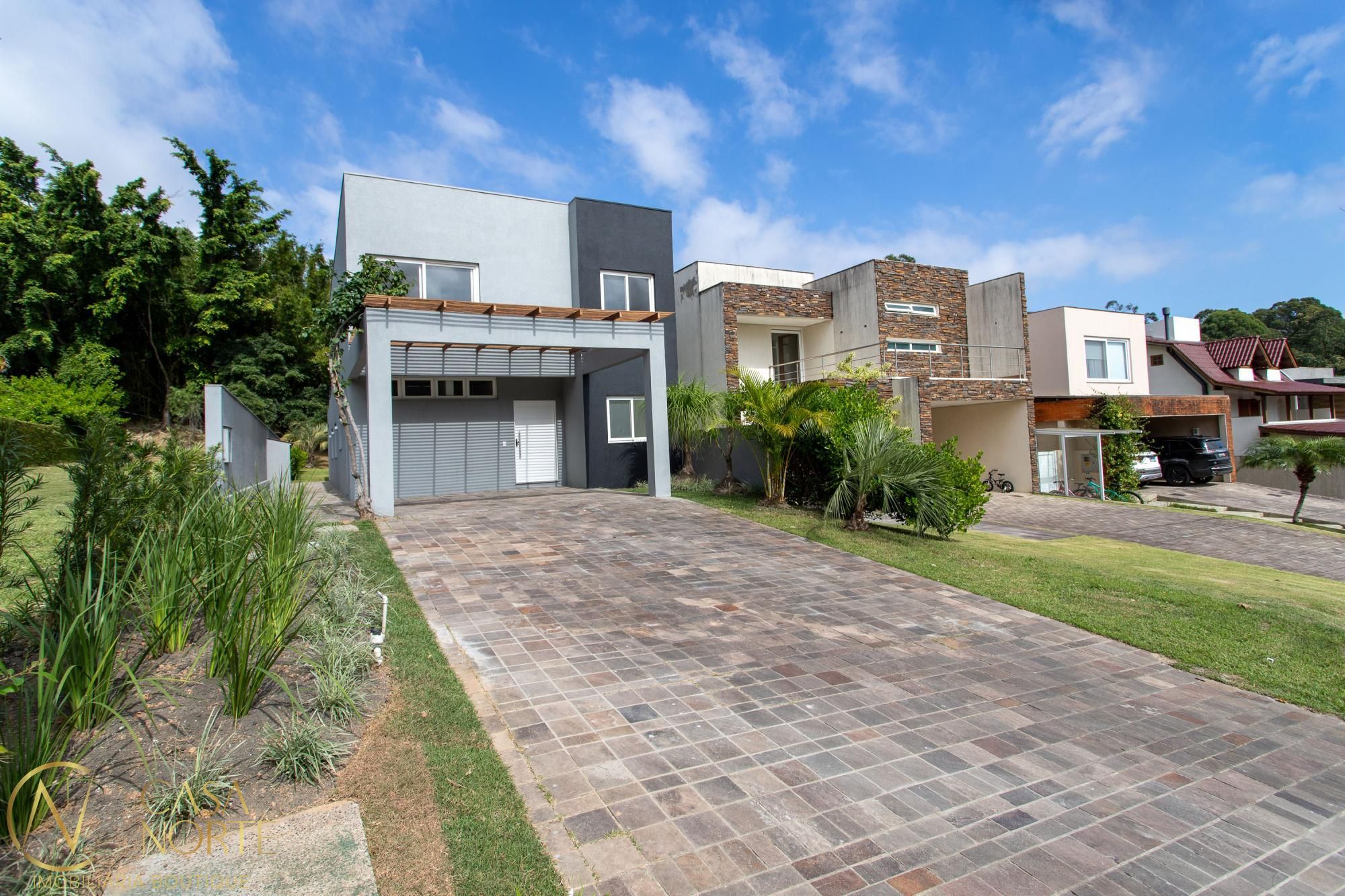 Casa de Condomínio à venda com 4 quartos, 500m², 4 suítes, 2 vagas, Avenida Juca Batista no bairro Belém Novo em Porto Alegre