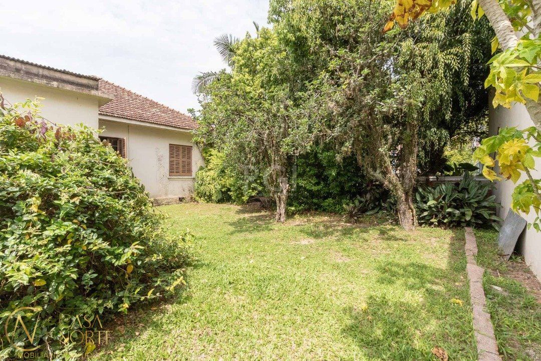 Terreno à venda  com 2182m², Avenida Vicente Monteggia no bairro Cavalhada em Porto Alegre