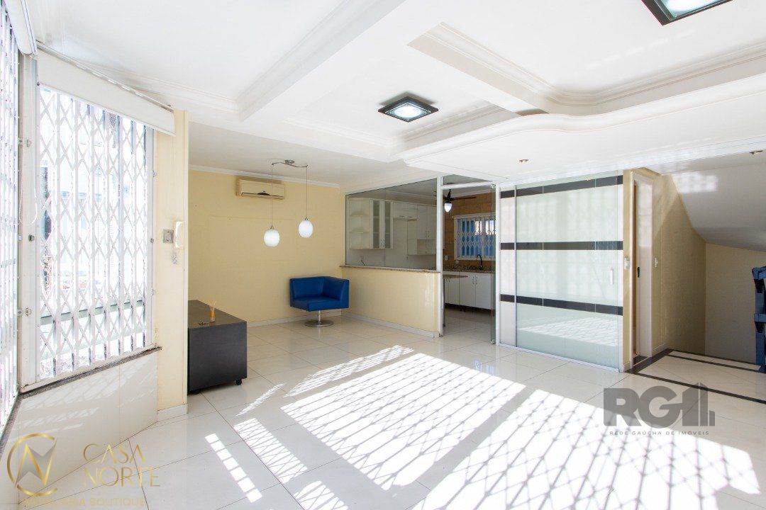 Casa de Condomínio à venda com 3 quartos, 159m², 1 suíte, 2 vagas, Rua Gaurama no bairro Cavalhada em Porto Alegre