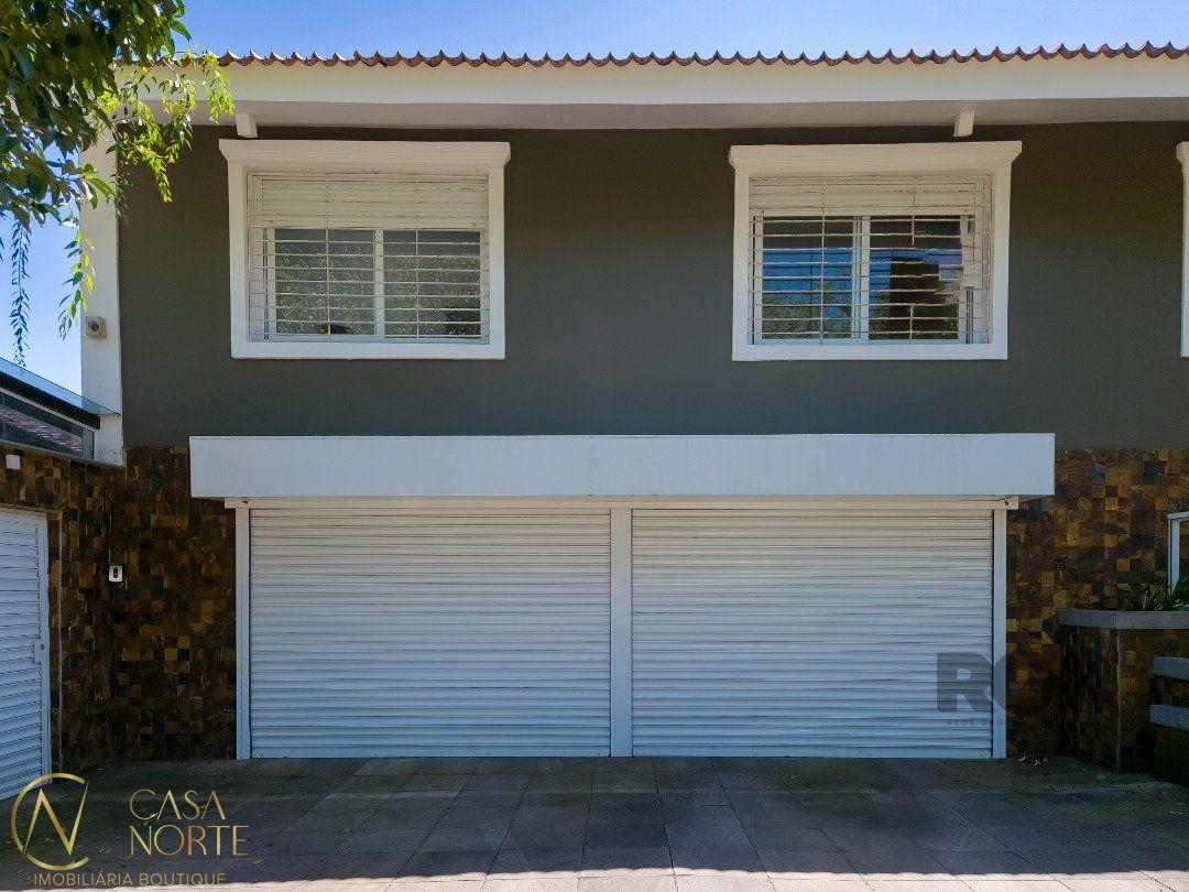 Casa à venda com 3 quartos, 429m², 2 suítes, 4 vagas, Rua Morano Calabro no bairro Jardim Isabel em Porto Alegre