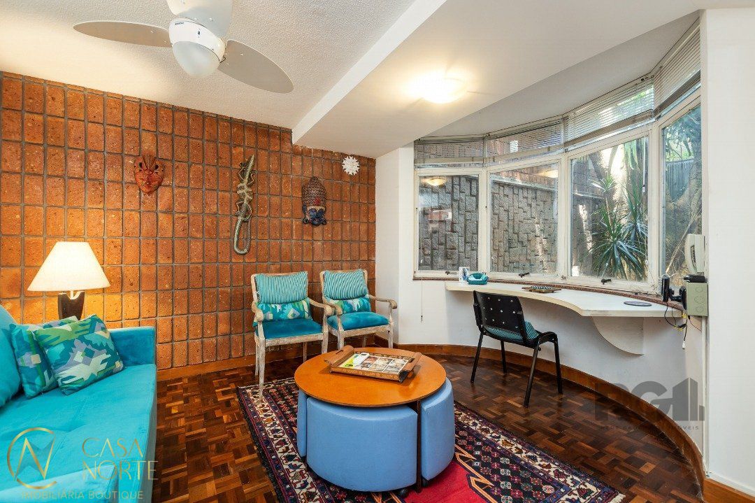 Casa à venda com 4 quartos, 594m², 2 suítes, 4 vagas, Rua Bororó no bairro Vila Assunção em Porto Alegre