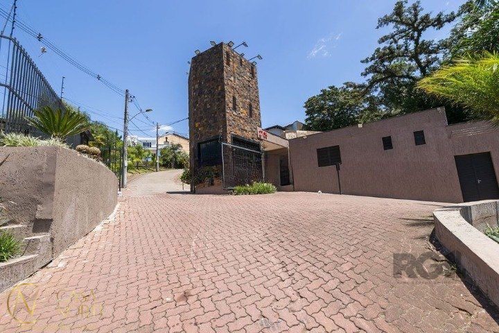 Terreno à venda  com 261m², Avenida Juca Batista no bairro Hípica em Porto Alegre