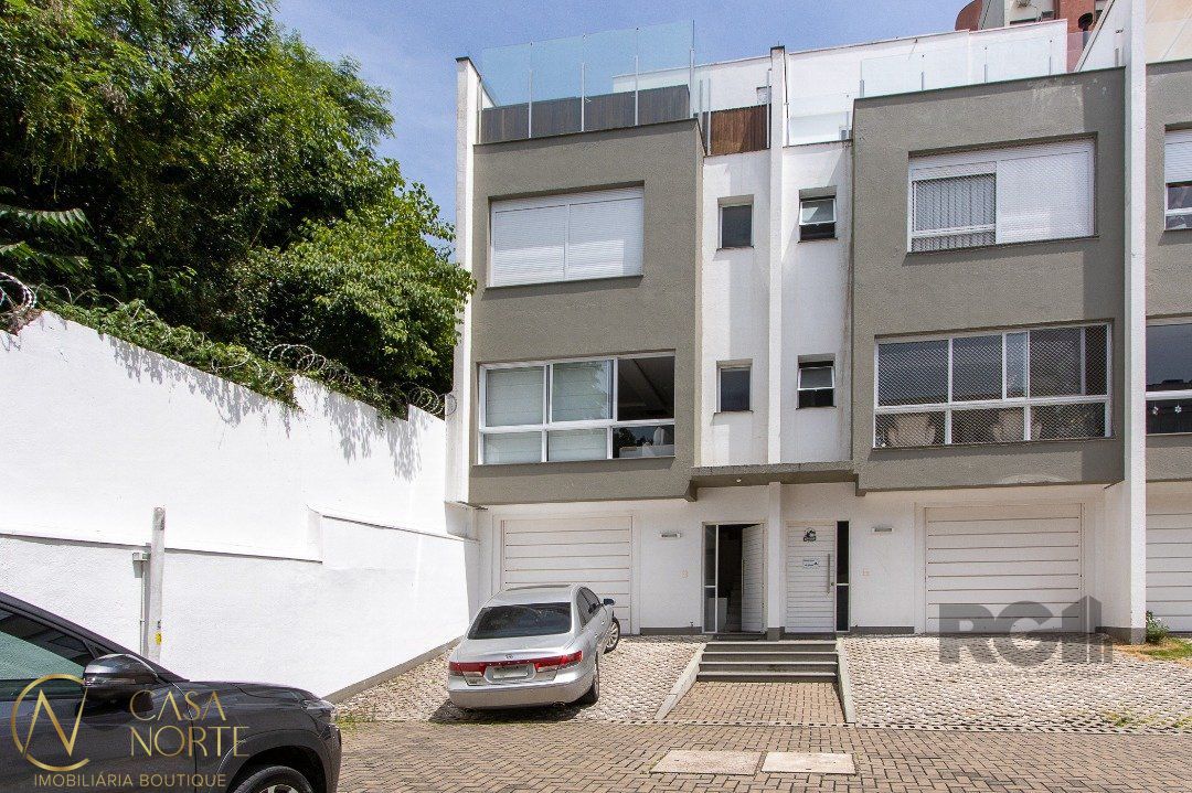 Casa de Condomínio à venda com 2 quartos, 222m², 2 suítes, 2 vagas, Rua Intendente Alfredo Azevedo no bairro Glória em Porto Alegre