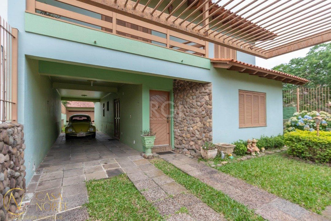 Casa à venda com 3 quartos, 180m², 1 suíte, 2 vagas, Rua Mário Assumpcao no bairro Serraria em Porto Alegre