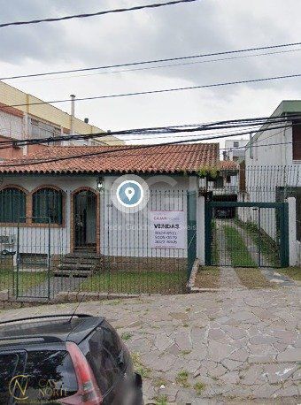 Casa à venda com 3 quartos, 300m², 3 vagas, Rua Eca de Queiroz no bairro Petrópolis em Porto Alegre