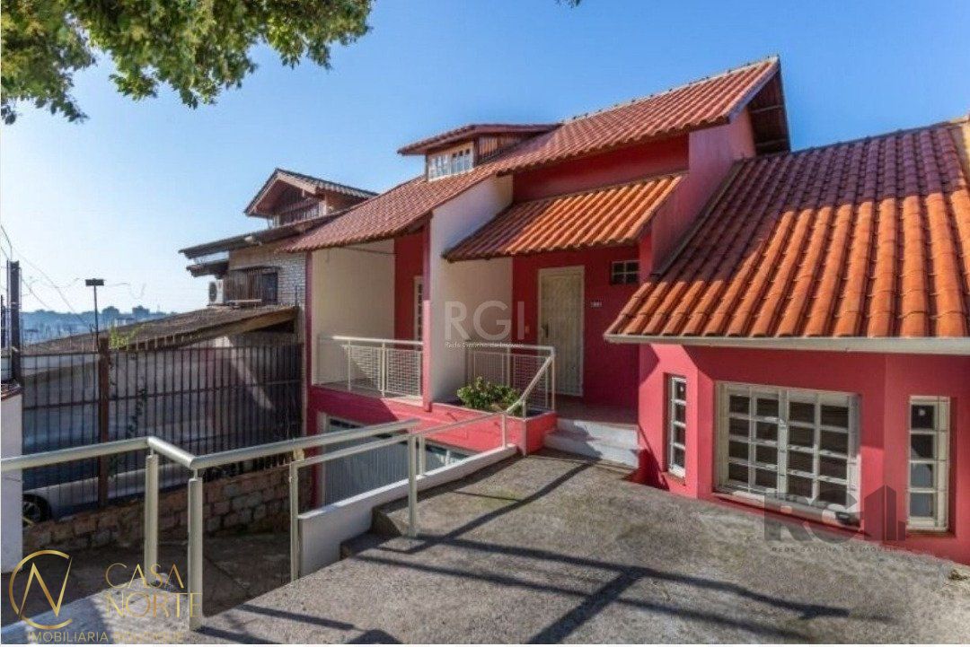 Casa à venda com 3 quartos, 255m², 1 suíte, 3 vagas, Travessa Nossa Senhora de Lourdes no bairro Tristeza em Porto Alegre