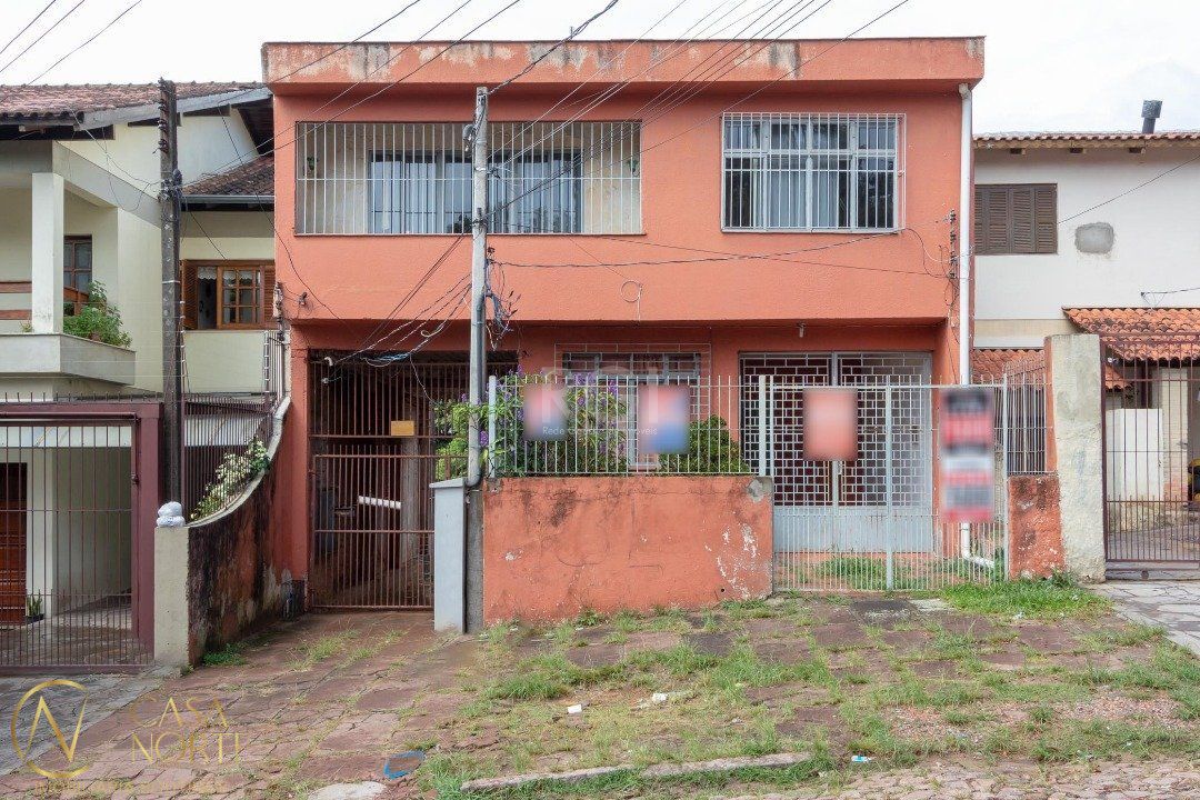 Casa à venda com 3 quartos, 220m², 2 suítes, 2 vagas, Rua São Miguel no bairro Coronel Aparício Borges em Porto Alegre