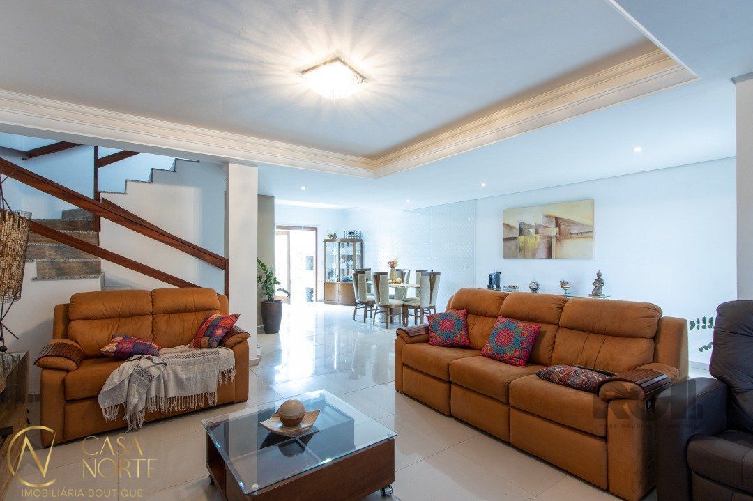Casa à venda com 3 quartos, 170m², 1 suíte, 1 vaga, Rua Canisio Binsfeld no bairro Hípica em Porto Alegre